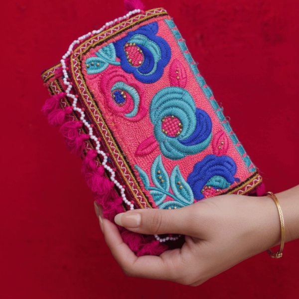 gulbahaar-floral-embroidered-clutch-bag-1038355.png