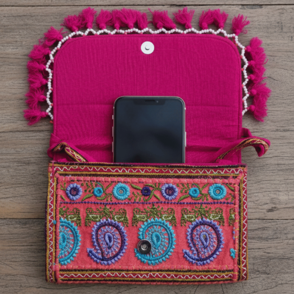 gulbahaar-floral-embroidered-clutch-bag-7286721.png