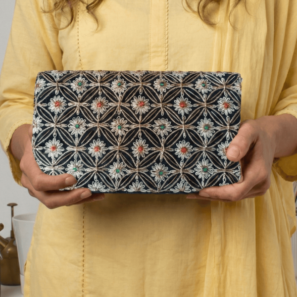 jali-bloom-zardozi-embroidered-clutch-9834945.png jali-bloom-zardozi-embroidered-clutch-9834945.png