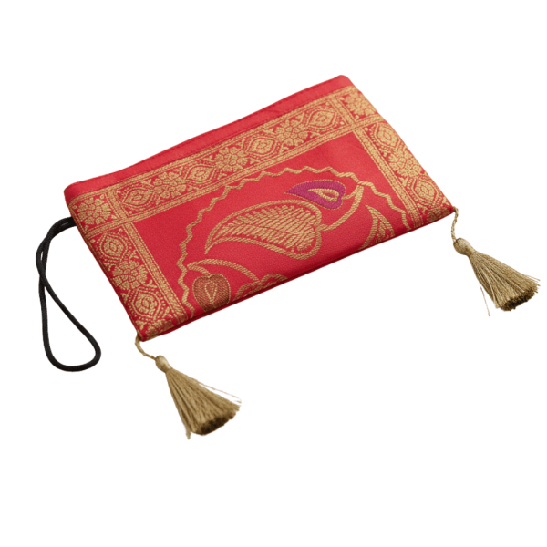 red-banarasi-art-zipper-clutch-5966536.png