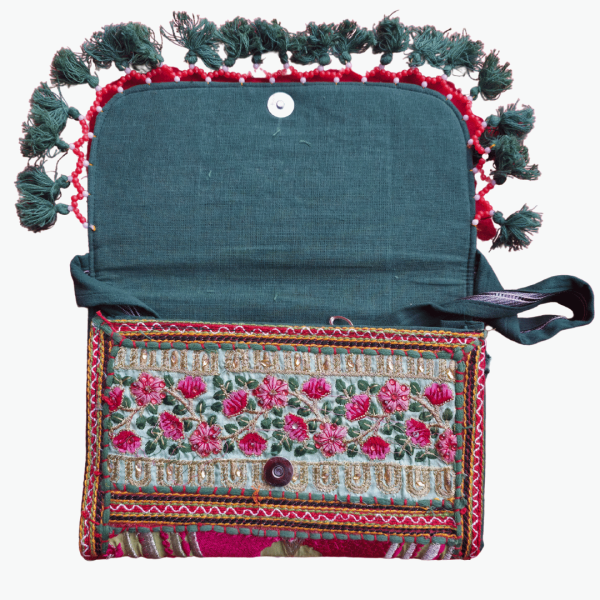zeenat-paisley-embroidered-clutch-bag-8363382.png zeenat-paisley-embroidered-clutch-bag-8363382.png